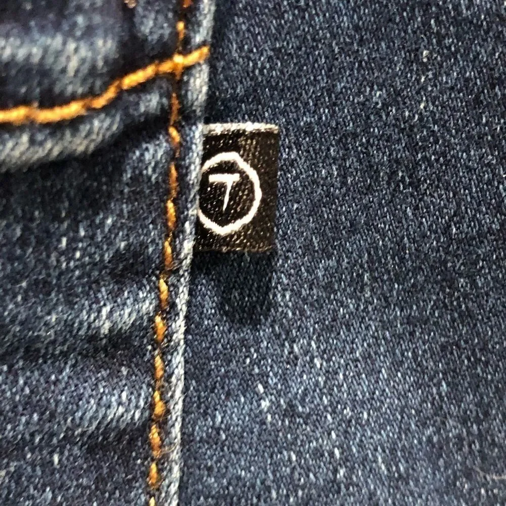 Tahari Medium Wash “Kelly” Skinny Jeans‎